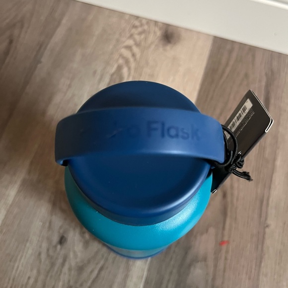 Hydro flask 32 ounce wide with flex cap and boot (escape) in Emerald Blue. - Picture 7 of 8